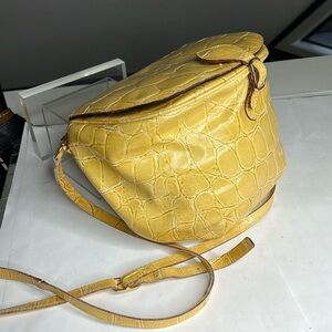 Meyers Croc Embossed Leather Mustard Yellow Crossbody Top Flap Feed Bag Purse